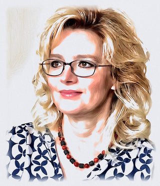 Anja Alsdorf von Perlenmieze trägt eine Kette mit Koralle und Lavasteinen